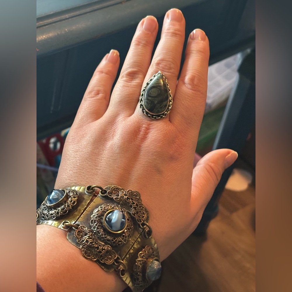 c.1930’s Art Deco Brass Filigree + Hand-Marbled Czech Glass Bracelet • Rare - Picture 7 of 16